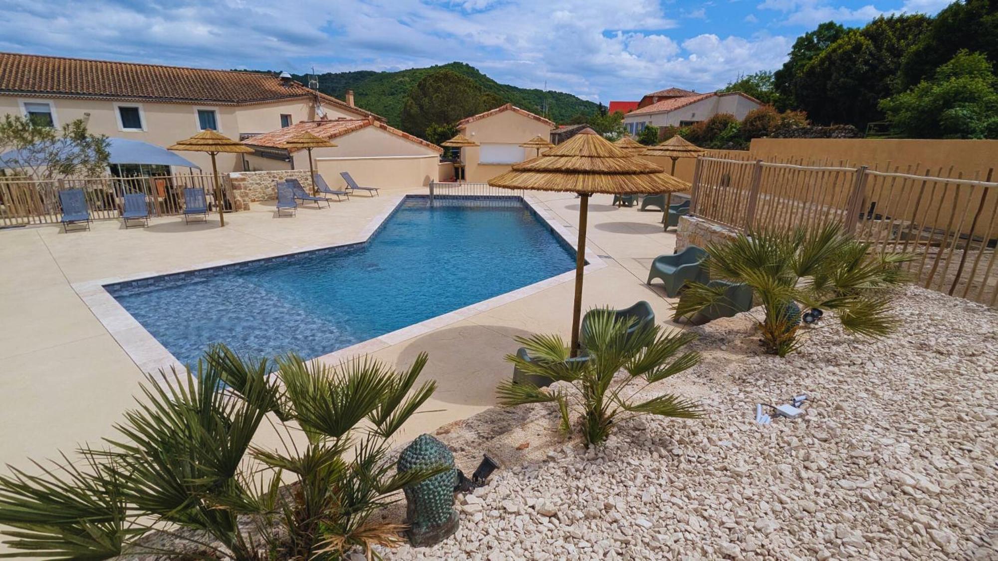 Hotel Restaurant Les Chataigniers Privas Εξωτερικό φωτογραφία
